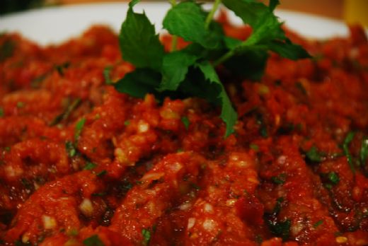 Acı Biberli Domates Sosu Tarifi ve Malzemeleri